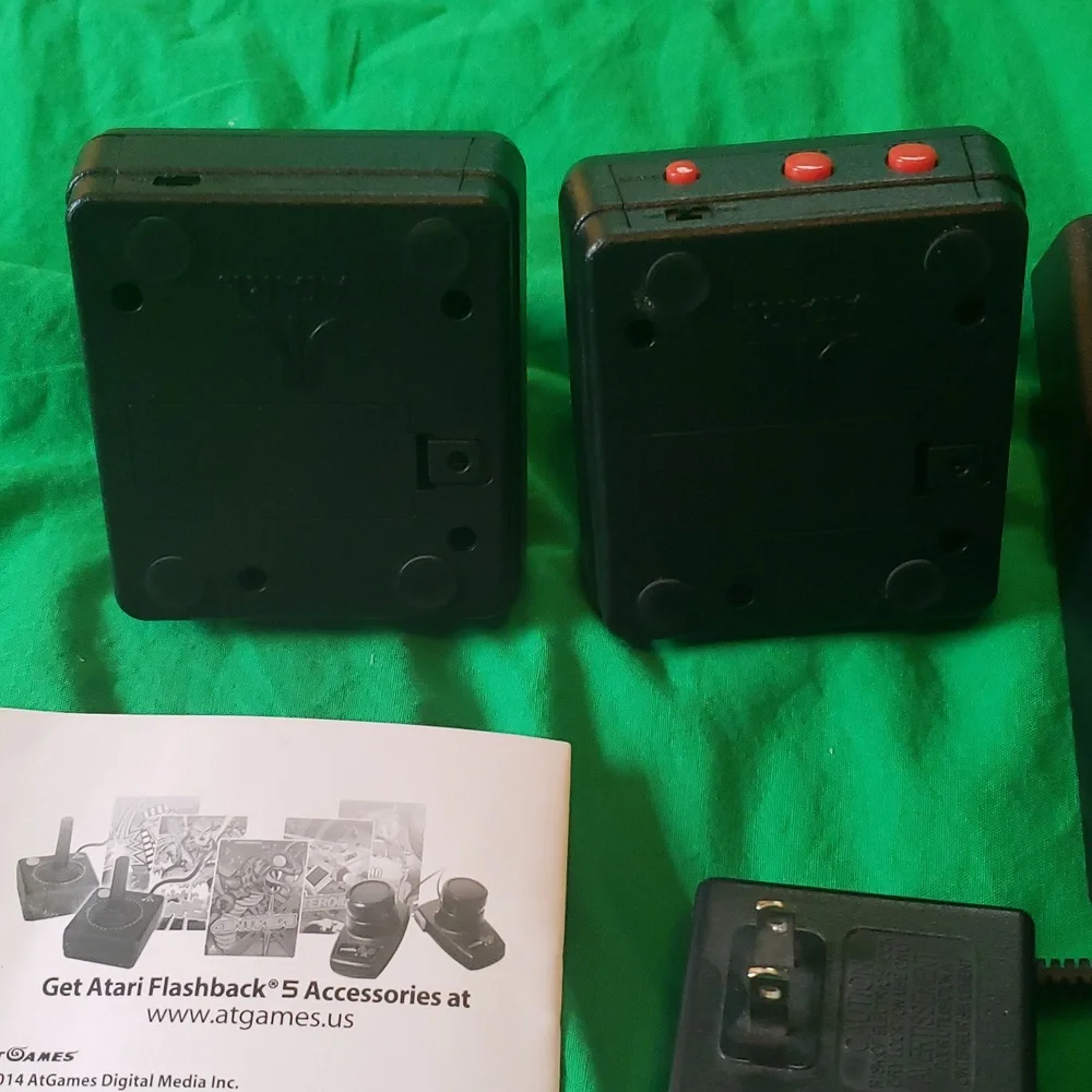 Atari Flashback 5 with Two Controllers Manual Power Cable + AV Cable Not Working
